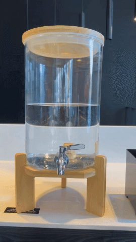 8eb62b0c51c1133ad19cd462b06fe49e_1734485535_909.gif
